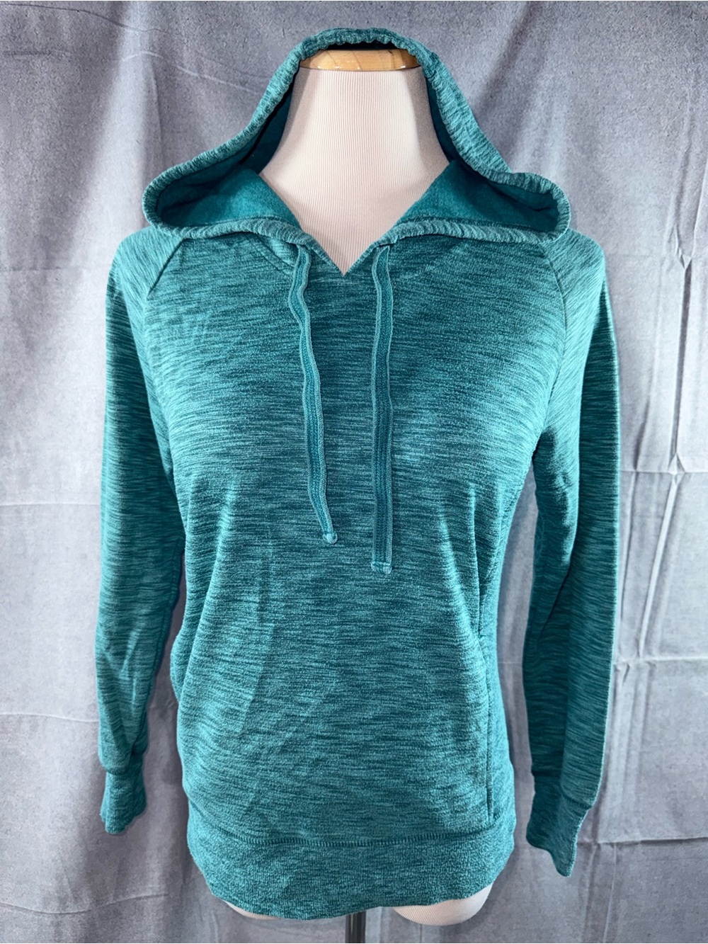 3190-GreenTea Teal Hooded Long-Sleeve Pullover